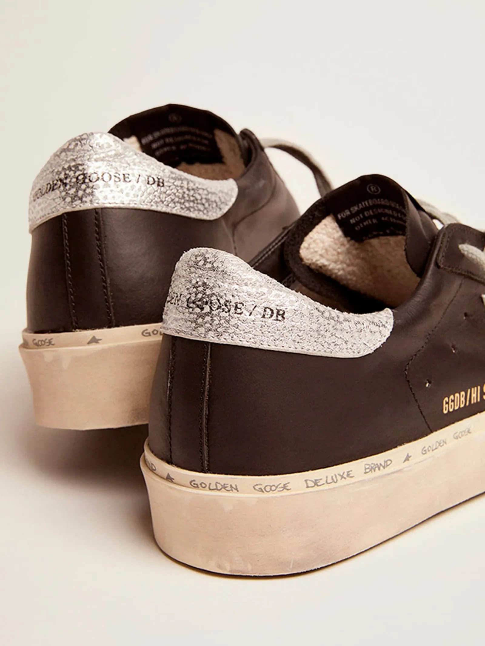 Best Golden Goose Hi Star feminino de couro preto com estrela de couro metálico prateado Cor: preto