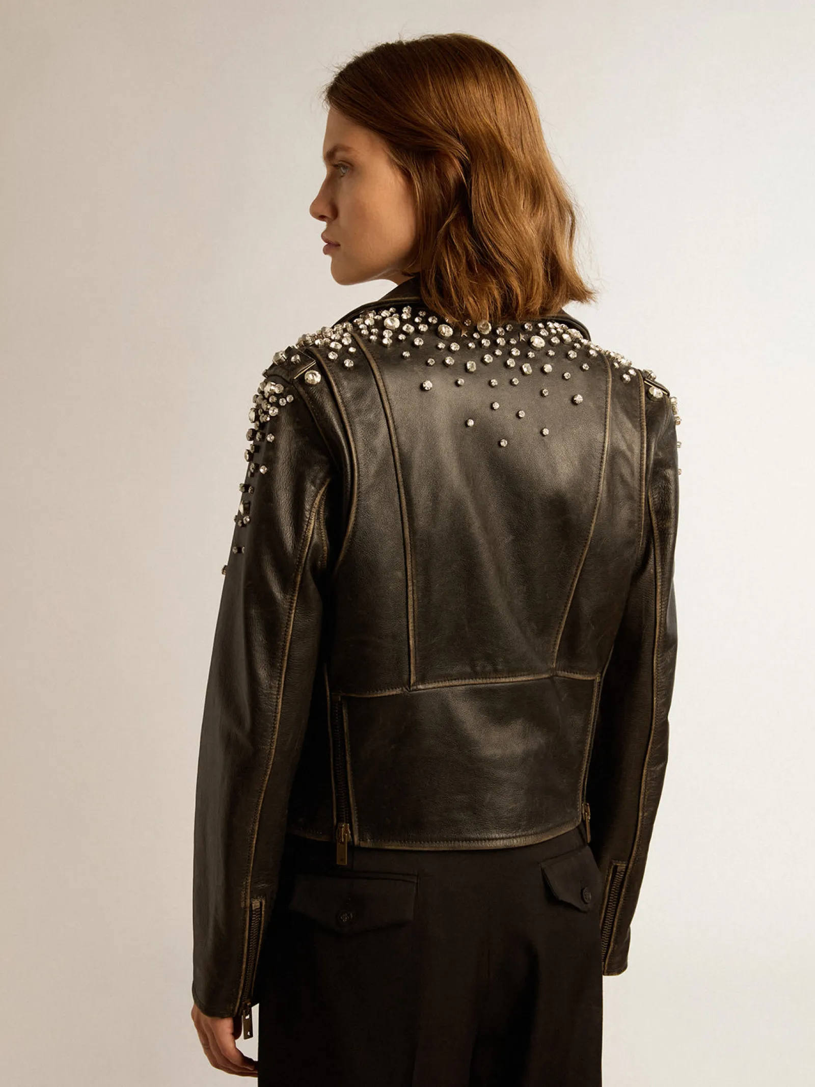 Sale Golden Goose Jaqueta de couro feminina efeito desgastado e cristais cabochão Cor: preto