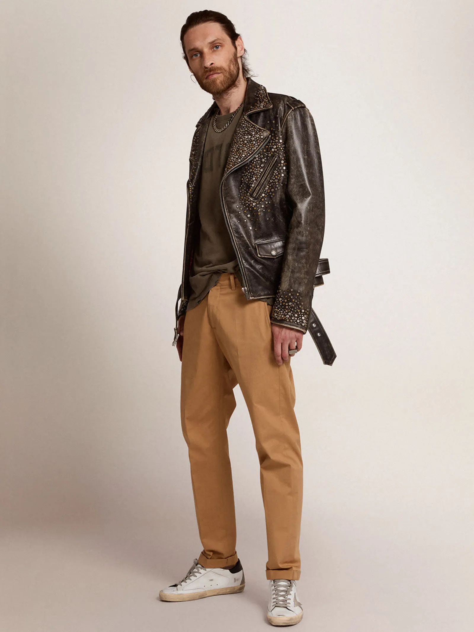 Fashion Golden Goose Jaqueta de couro masculina com tachas marteladas e fita aplicada Cor: preto