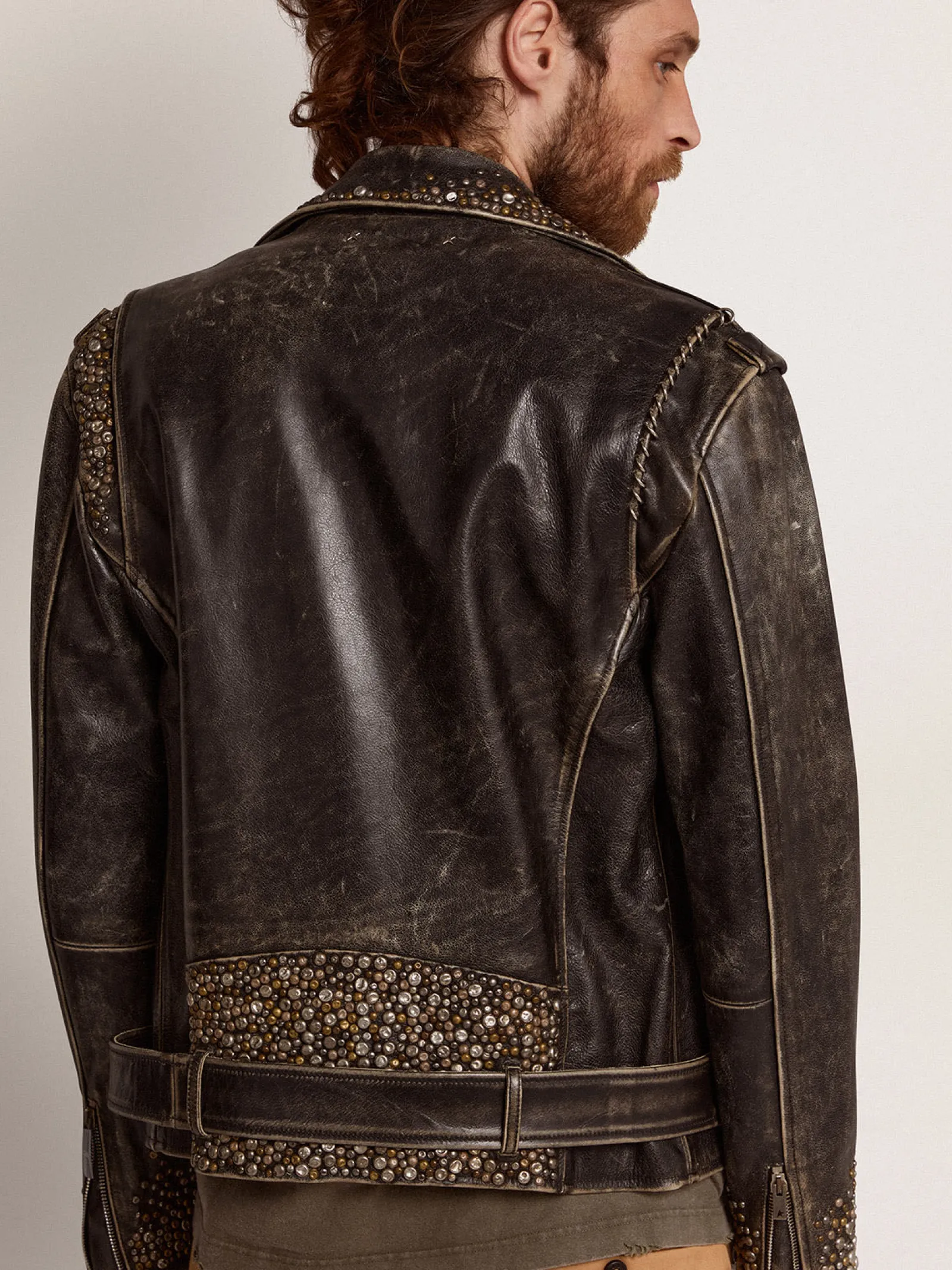 Fashion Golden Goose Jaqueta de couro masculina com tachas marteladas e fita aplicada Cor: preto