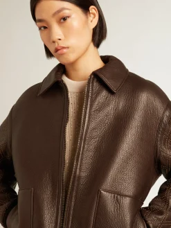 New Golden Goose Jaqueta de napa marrom com mangas decoradas com tachas Coleção Journey