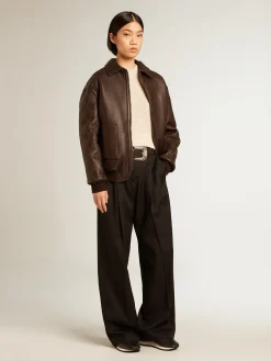 New Golden Goose Jaqueta de napa marrom com mangas decoradas com tachas Coleção Journey