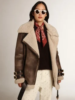 Outlet Golden Goose Jaqueta feminina de couro com gola de shearling Cor: creme com veias cinza de efeito nublado