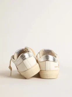 New Golden Goose May Young com estrela de glitter dourado e talão de couro metálico Cor: branco