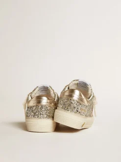 Shop Golden Goose May Young de glitter platinado com estrela e talão de couro metálico Cabedal de glitter platinado