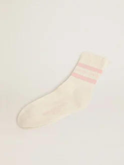 Shop Golden Goose Meias brancas com tratamento desgastado com logo e listras rosa bebê Cor: branco papiro