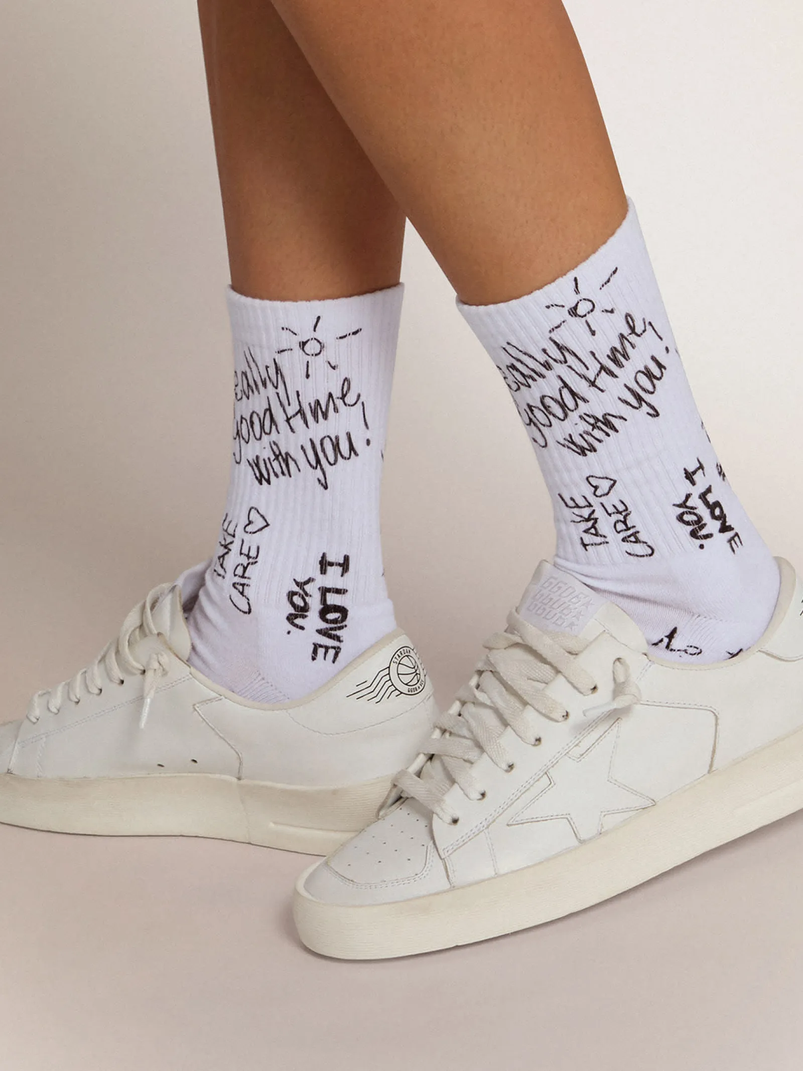 Fashion Golden Goose Meias na cor branco óptico com inscrição preta Material principal: algodão 74%, poliamida 25%, 1% elastano