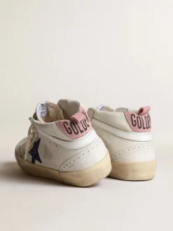 Shop Golden Goose Mid Star com estrela de glitter azul e talão de suede rosa Cabedal de napa branca