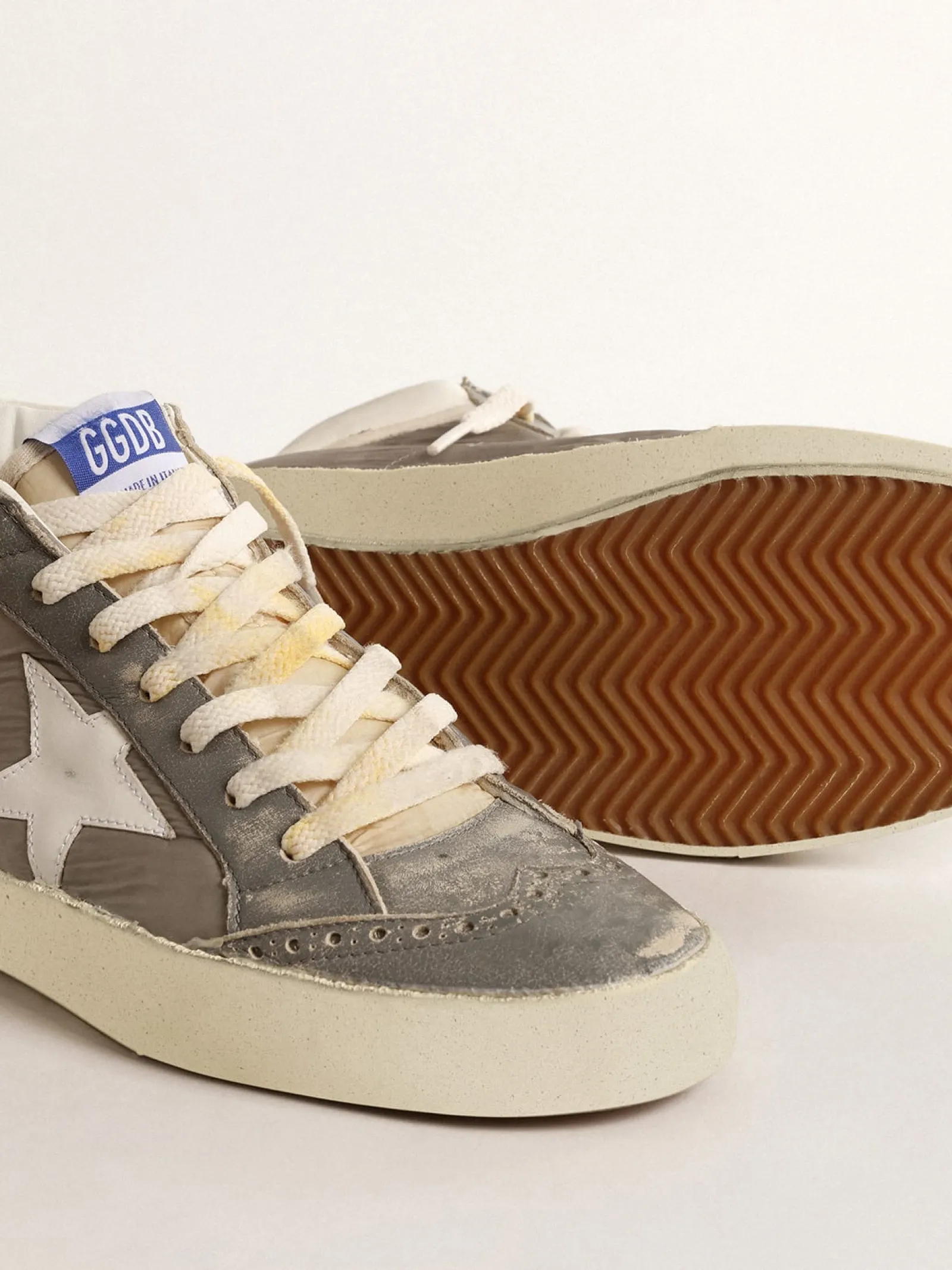 Flash Sale Golden Goose Mid Star de náilon cinza e napa com estrela de couro branco Cabedal de náilon cinza e napa branca