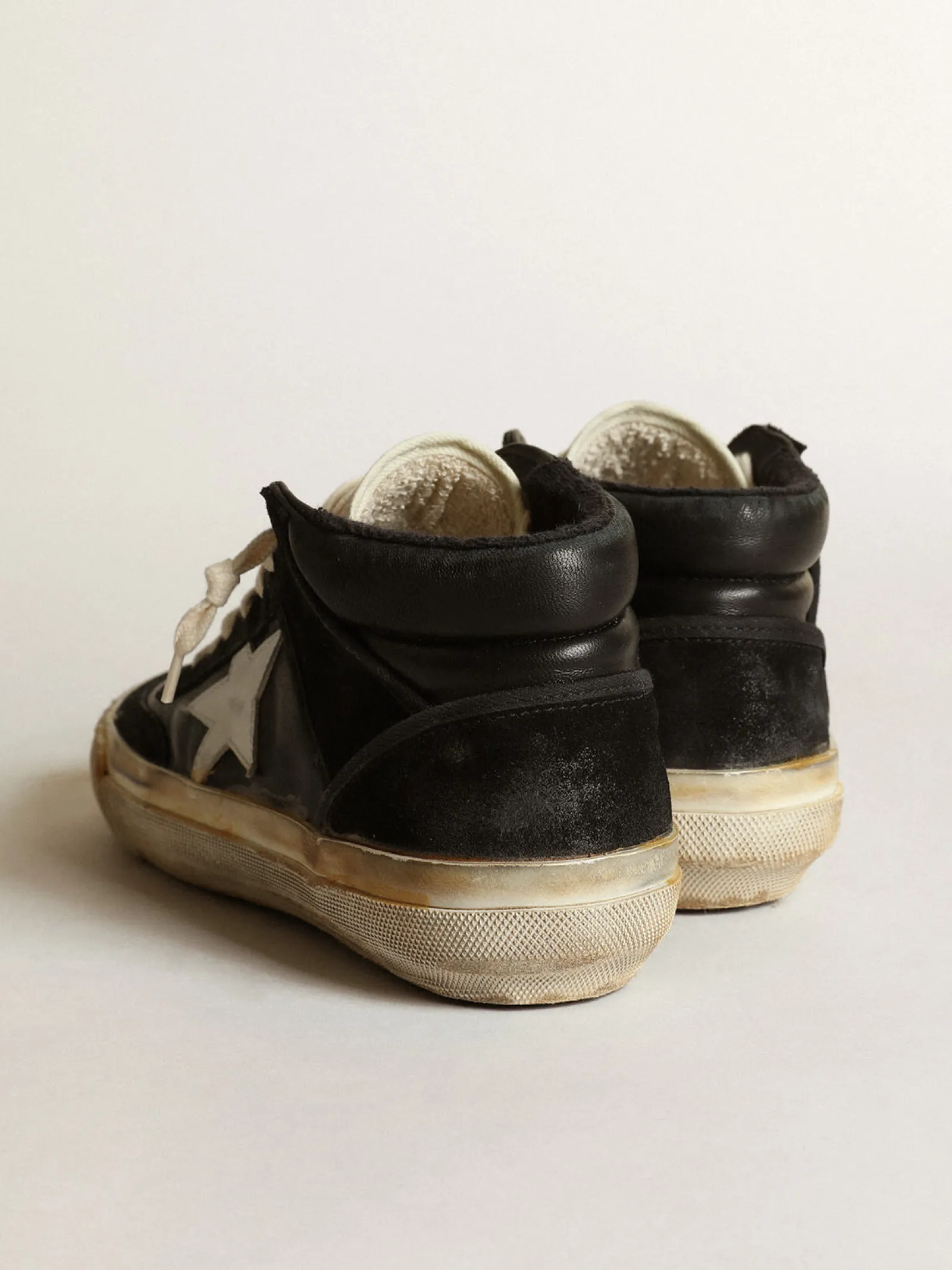 Discount Golden Goose Mid Star Feminino de napa e suede pretos com estrela branca Cabedal de napa e suede pretos
