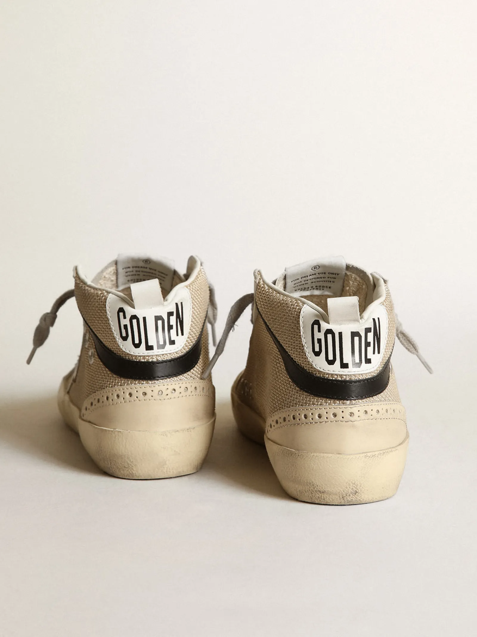 Outlet Golden Goose Mid Star LTD feminino de tela cor creme com estrela prateada Cabedal de tela na cor creme