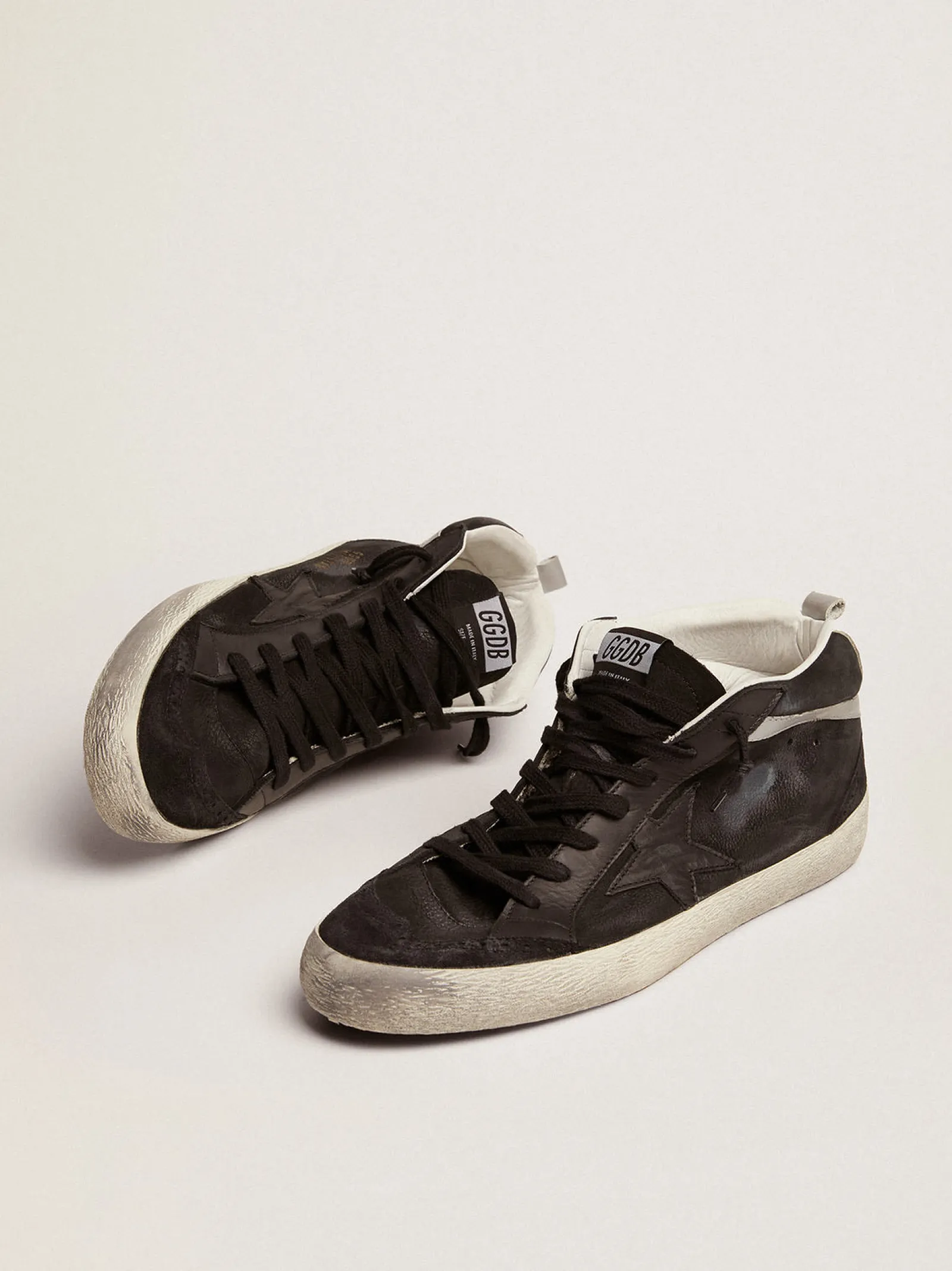 Best Sale Golden Goose Mid Star masculino de nubuk com estrela de couro preto e lista prateada Cabedal de nubuk preto