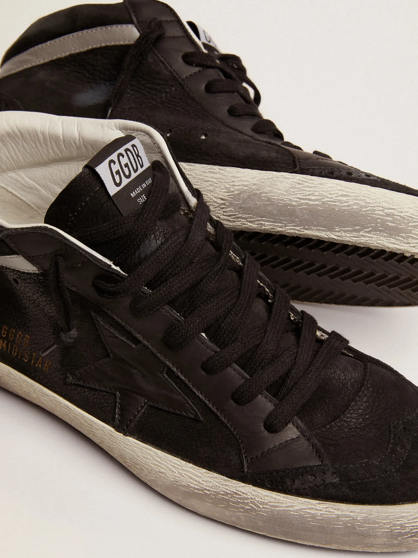 Best Sale Golden Goose Mid Star masculino de nubuk com estrela de couro preto e lista prateada Cabedal de nubuk preto