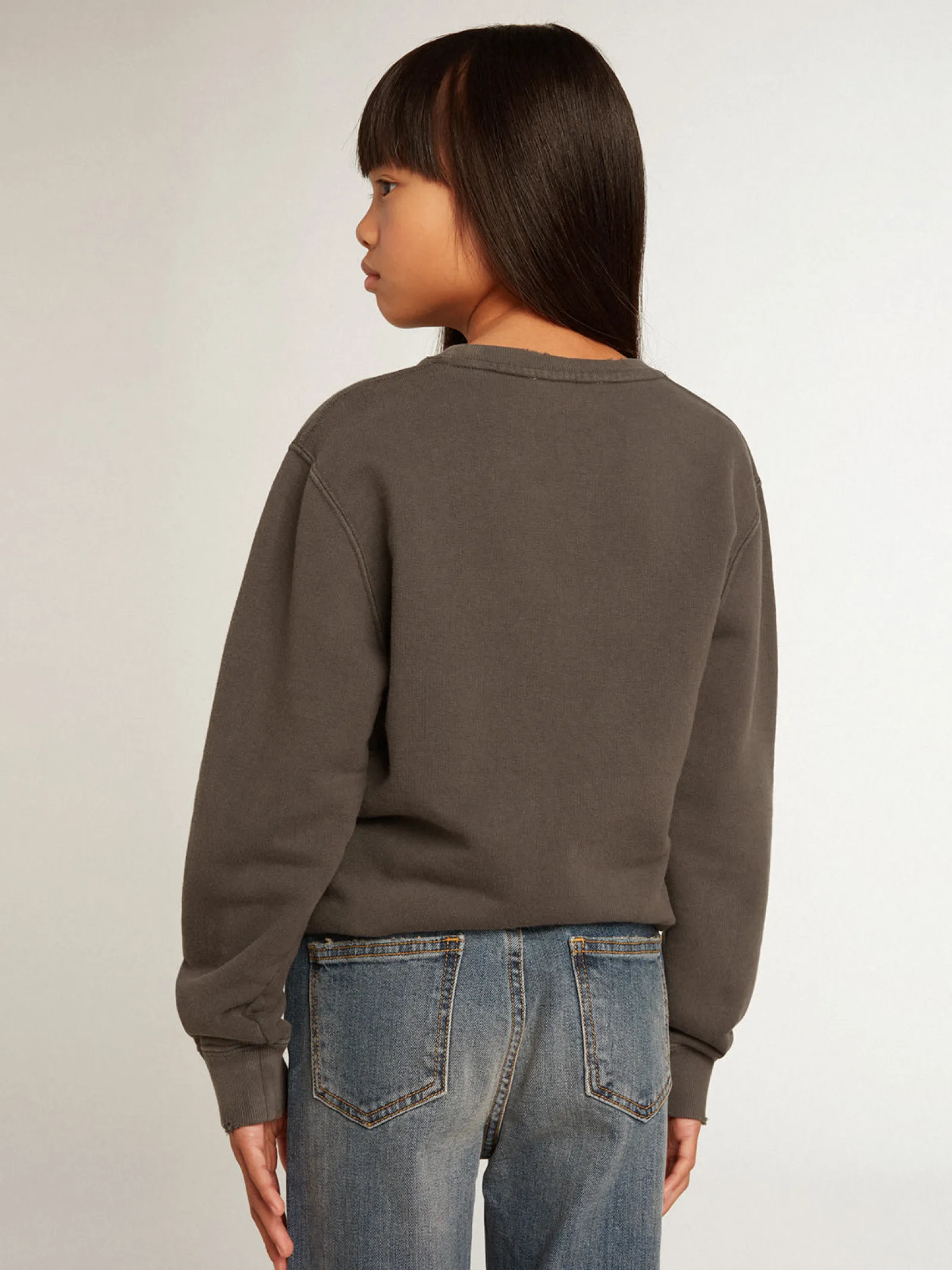 Shop Golden Goose Moletom cinza com tratamento desgastado e escrita com cristais Golden Collection