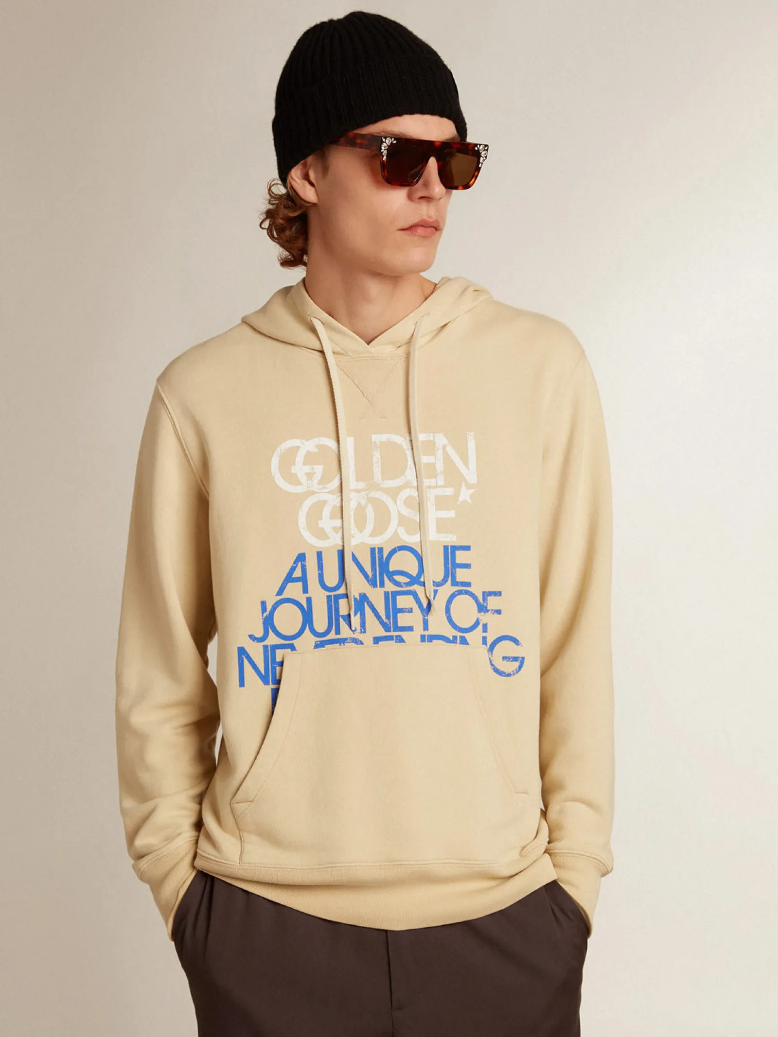 Best Golden Goose Moletom cor de marzipã com frases na frente Cor: marzipã