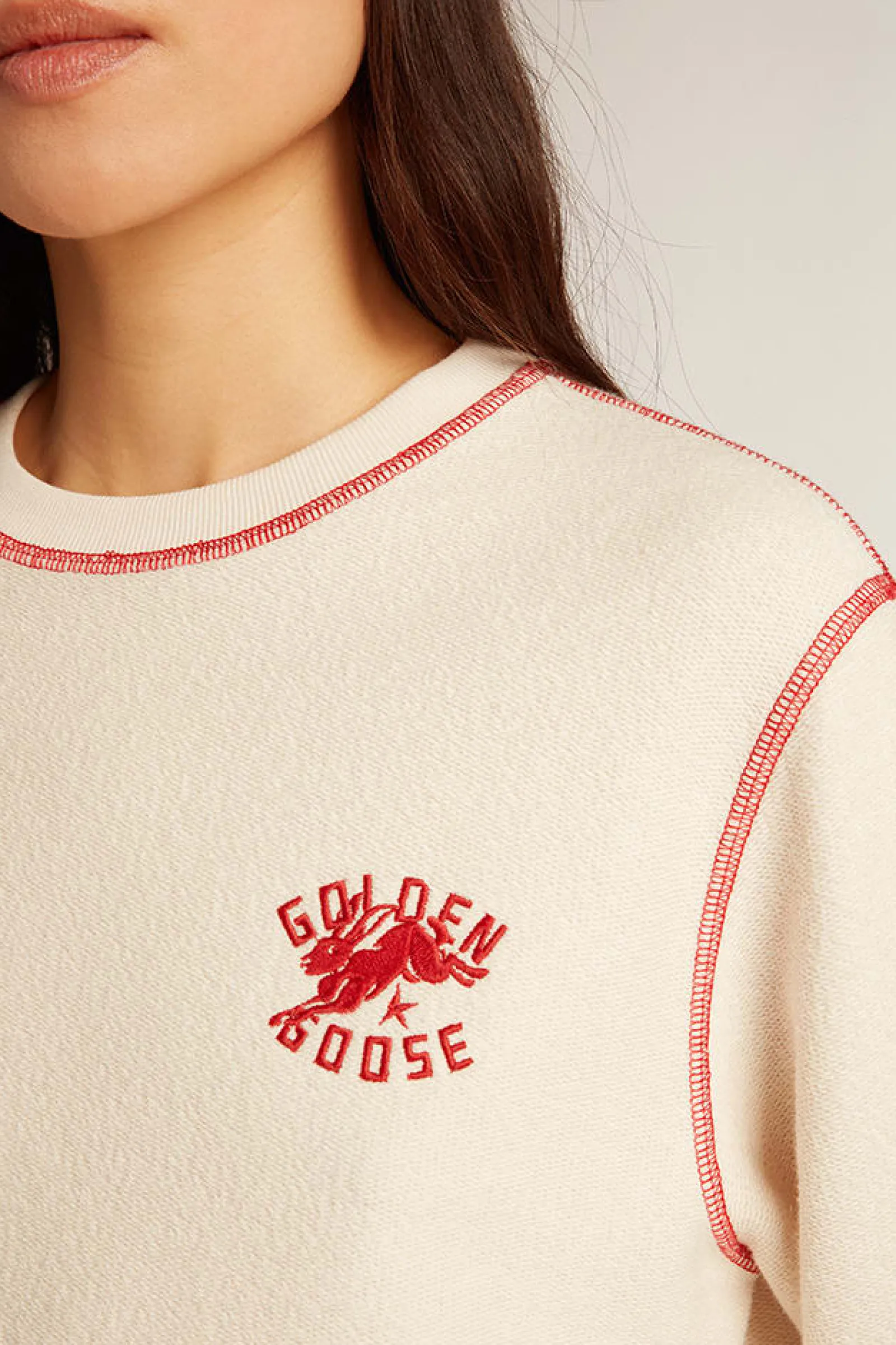Sale Golden Goose Moletom Feminino na cor branco heritage com logo CNY Cor: branco heritage