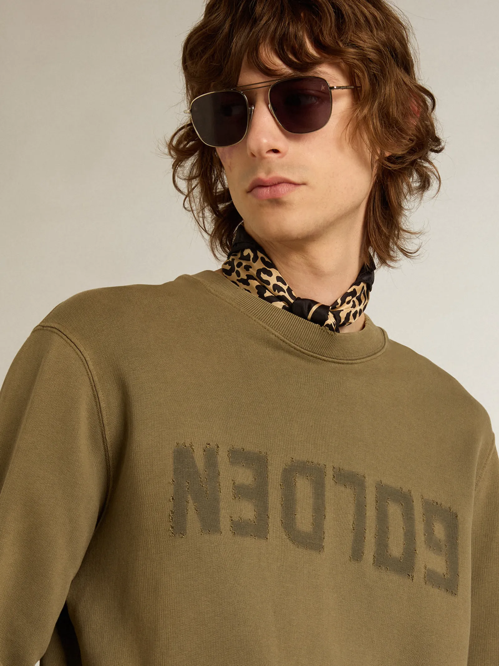Online Golden Goose Moletom masculino verde-oliva com inscrição Golden Cor: verde-oliva