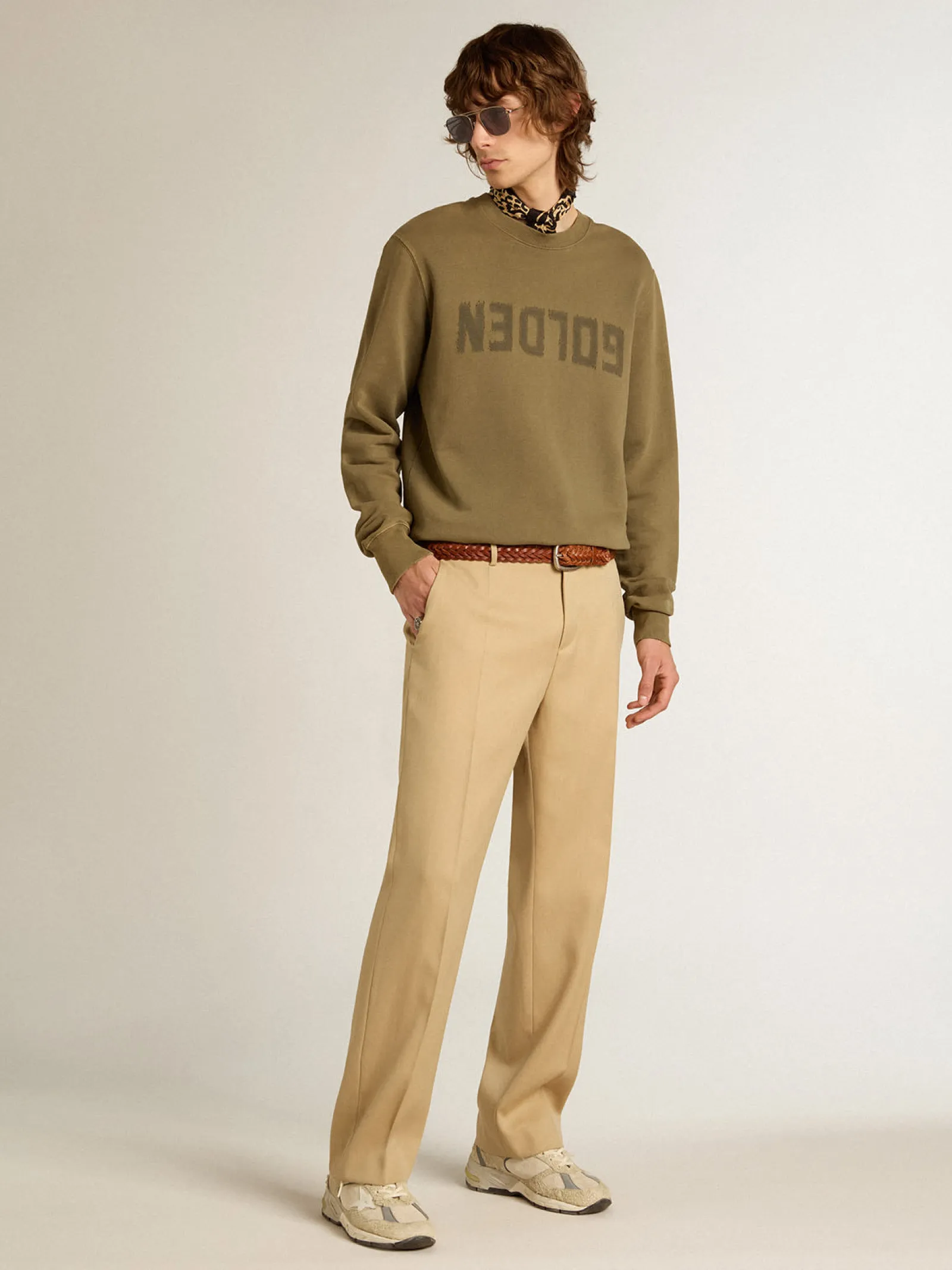 Online Golden Goose Moletom masculino verde-oliva com inscrição Golden Cor: verde-oliva