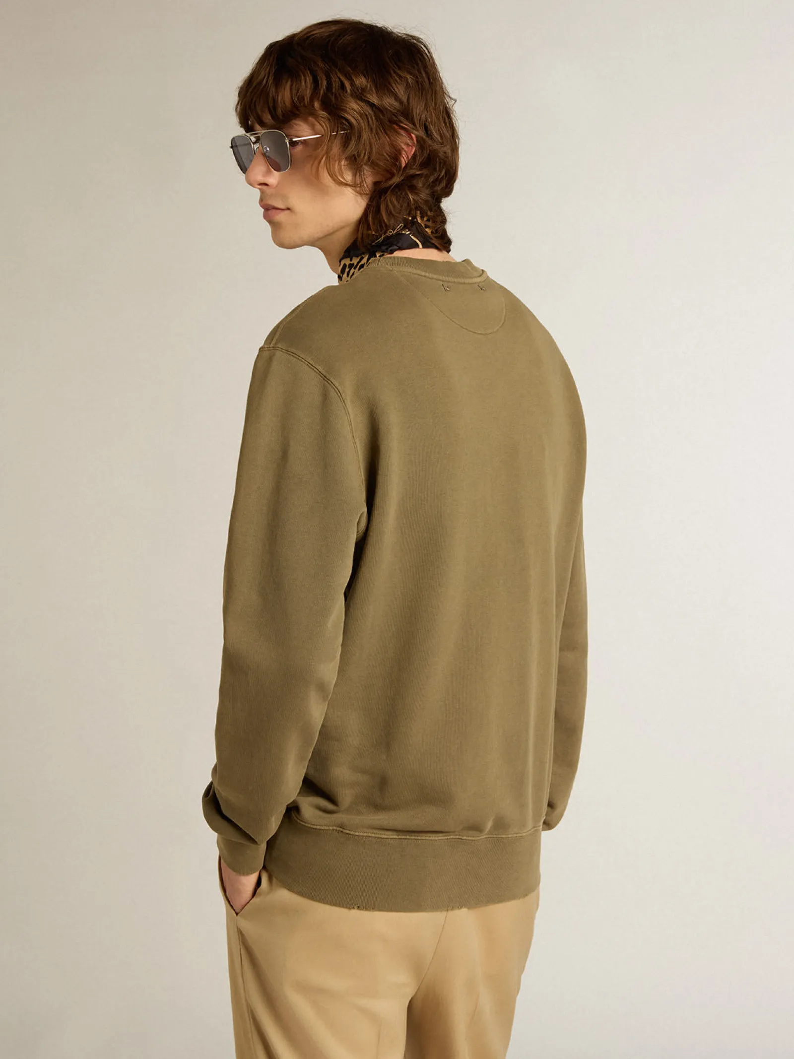Online Golden Goose Moletom masculino verde-oliva com inscrição Golden Cor: verde-oliva