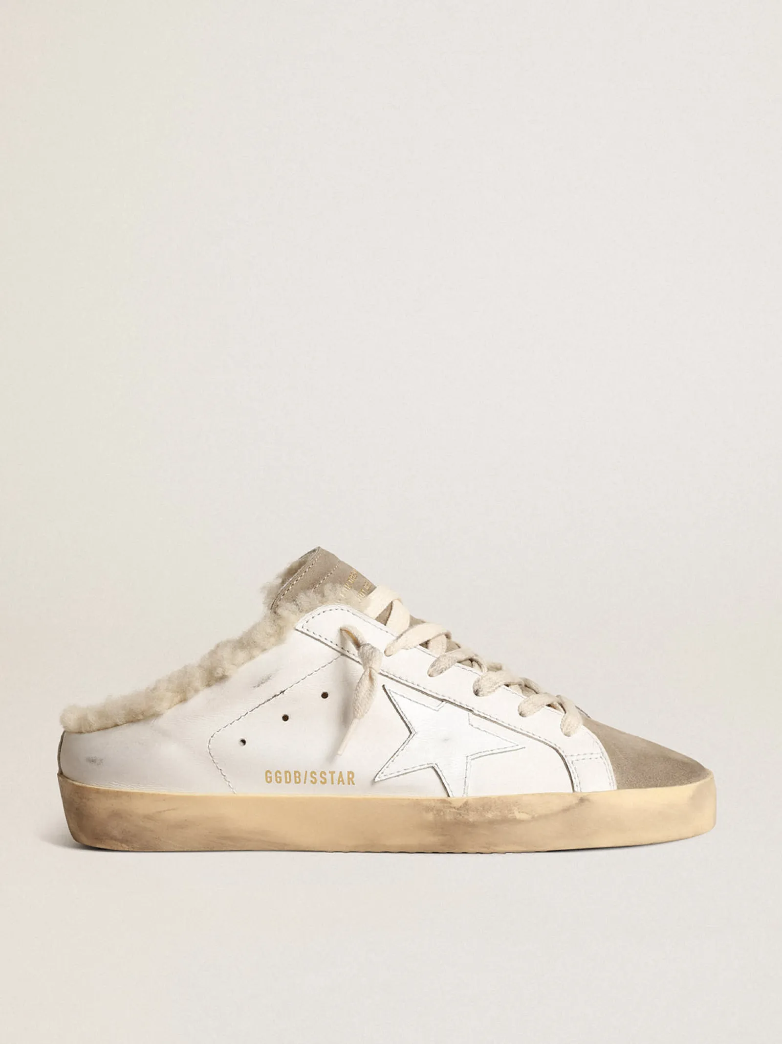Sale Golden Goose Mule Super-Star com estrela de couro branco e forro de shearling Cor: branco