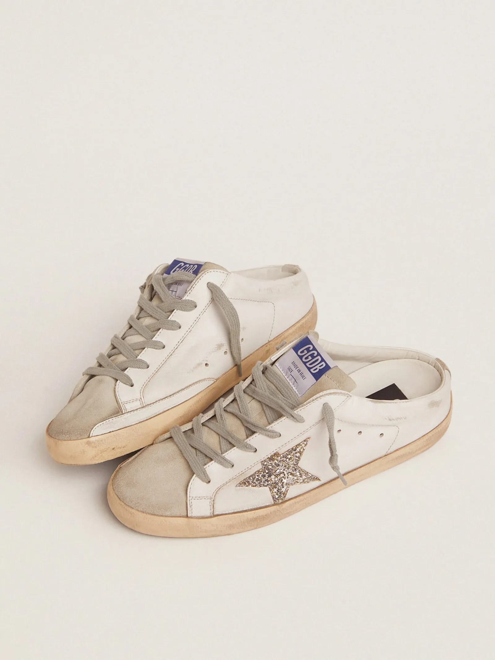 Fashion Golden Goose Mule Super-Star de couro branco e suede cinza com estrela de glitter prateado Cor: branco