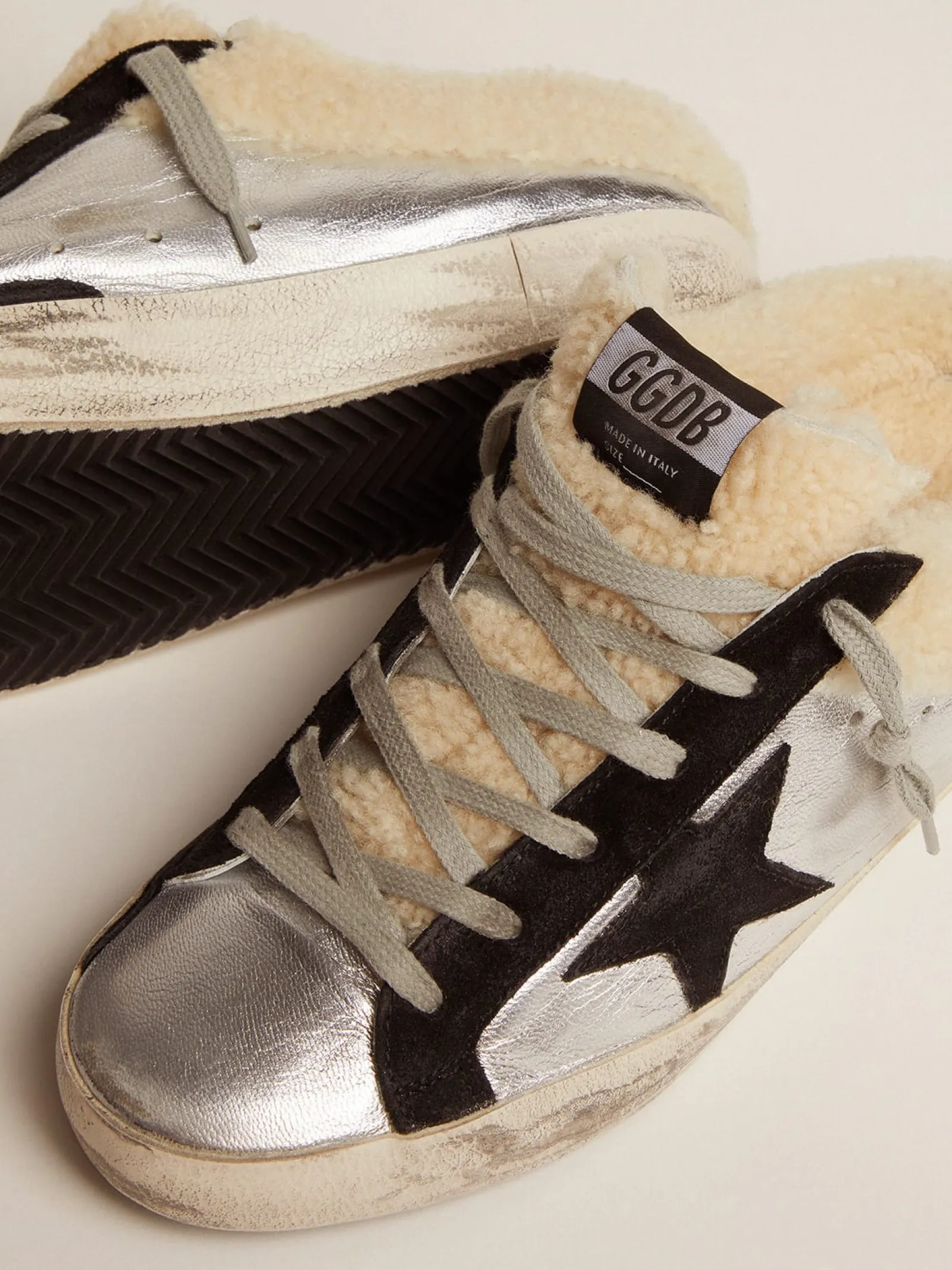 Store Golden Goose Mule Super-Star Feminino de couro metálico prateado com estrela preta Cabedal em couro metálico prateado
