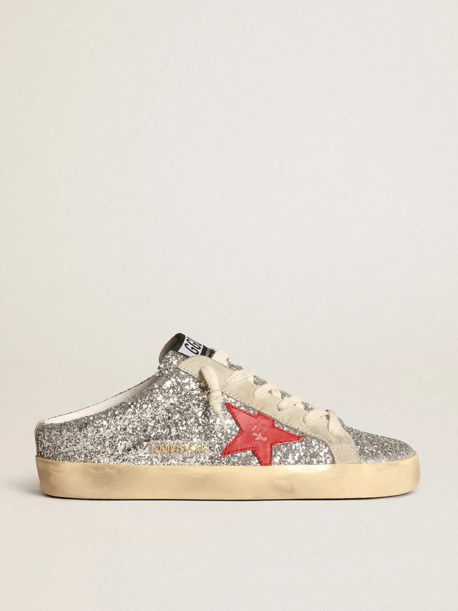 Best Golden Goose Mule Super-Star feminino em glitter prateado com estrela de couro vermelho Cabedal de glitter prateado