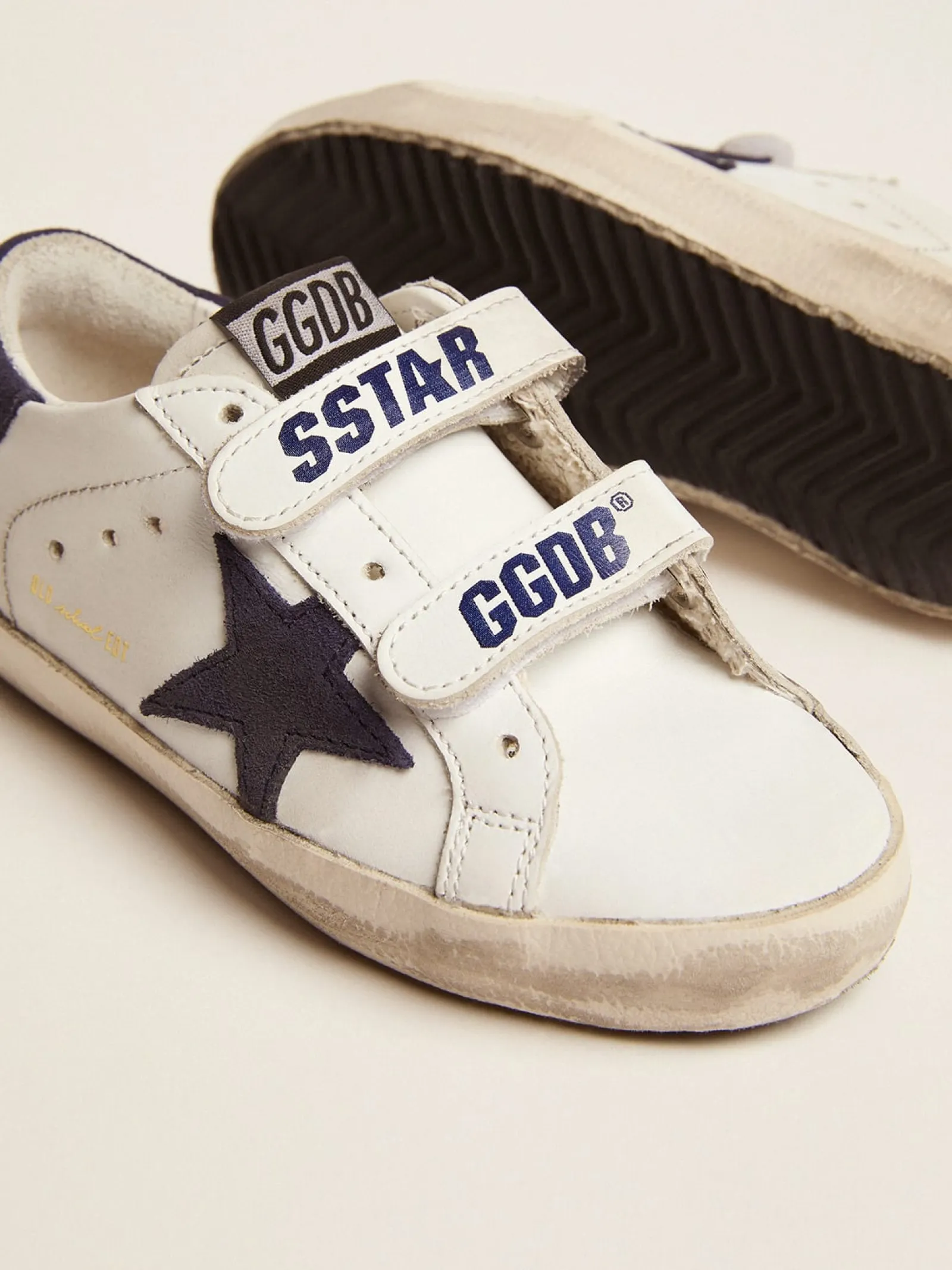 Hot Golden Goose Old School com inserções azuis escuras de suede Cabedal: 100% couro bovino