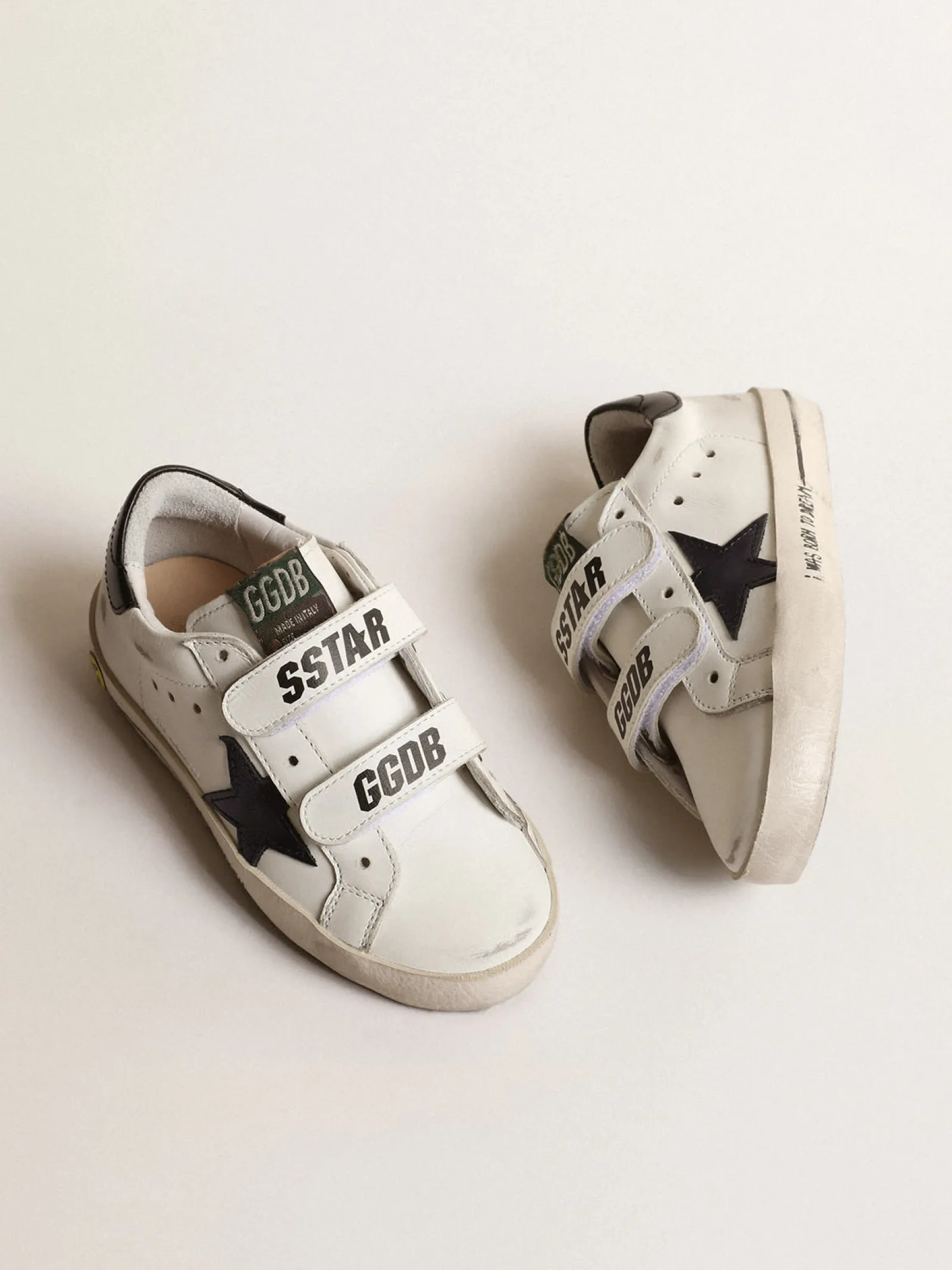 New Golden Goose Old School Young com estrela de couro metálico e talão preto Cor: branco