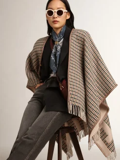Online Golden Goose Poncho de lã dupla face na cor creme com estampa xadrez e inscrição Cor: creme