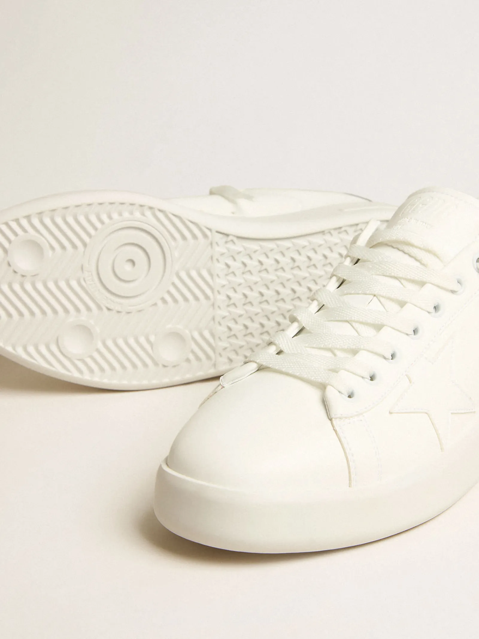 Shop Golden Goose Purestar Masculino de base vegetal com estrela branca e talão espelhado Cabedal de base vegetal branco óptico