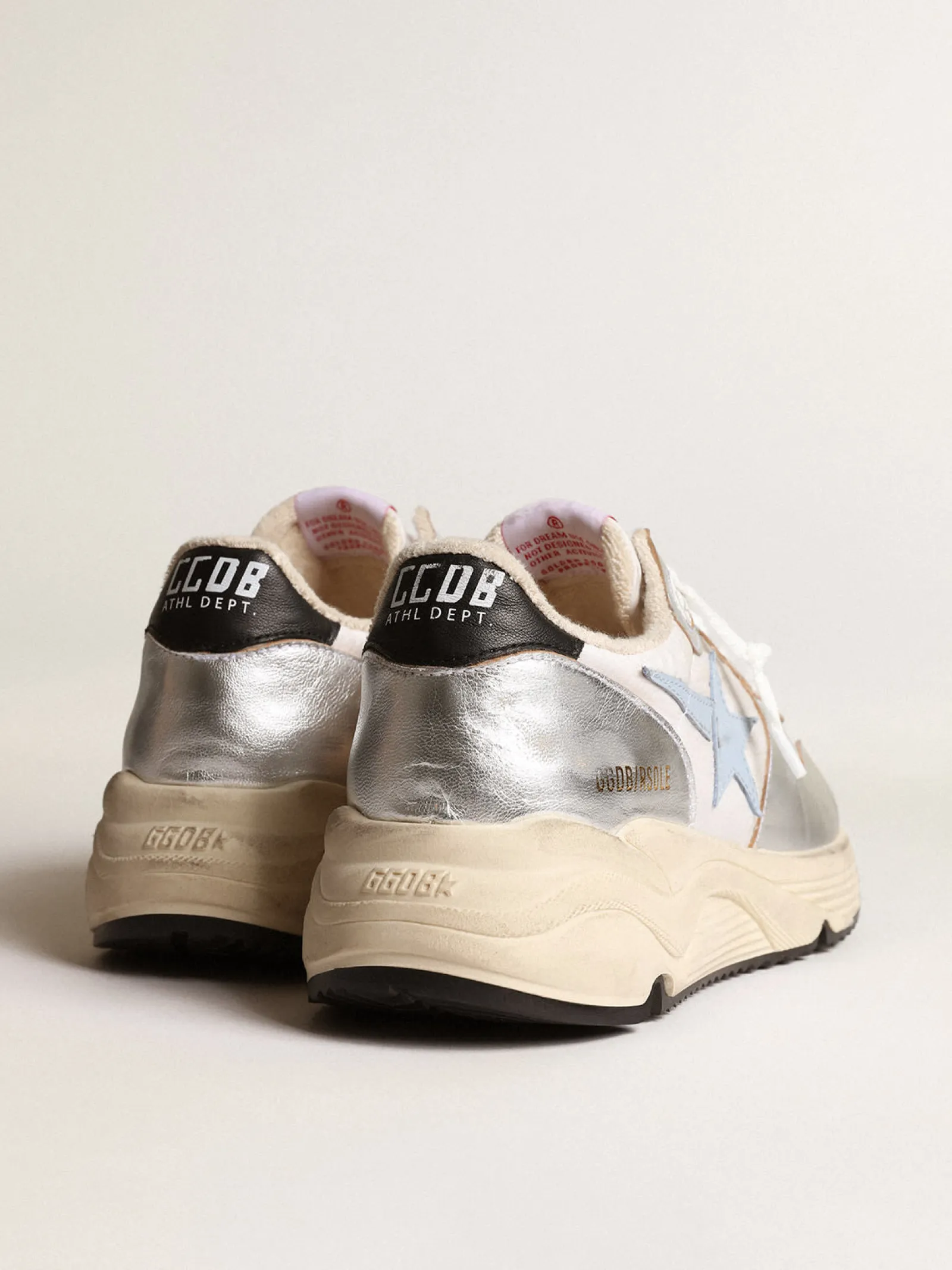 Store Golden Goose Running Sole de náilon e couro metálico prateado com estrela azul Cabedal de náilon branco com inserções de couro metálico prateado