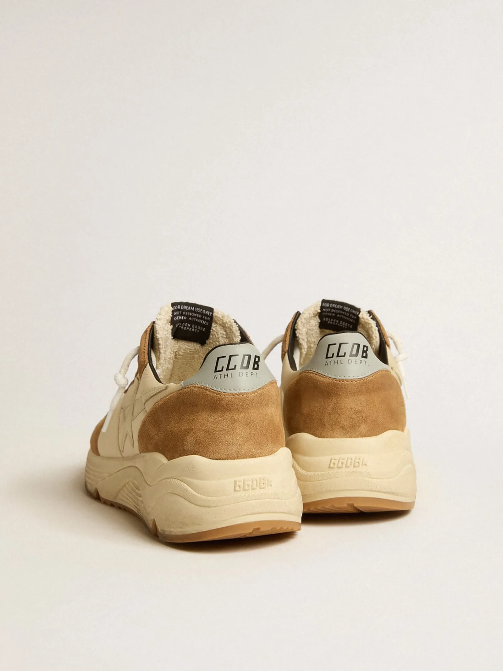 Sale Golden Goose Running Sole de náilon marfim e suede tabaco com estrela de couro marfim Cabedal de náilon cor de marfim e suede na cor tabaco