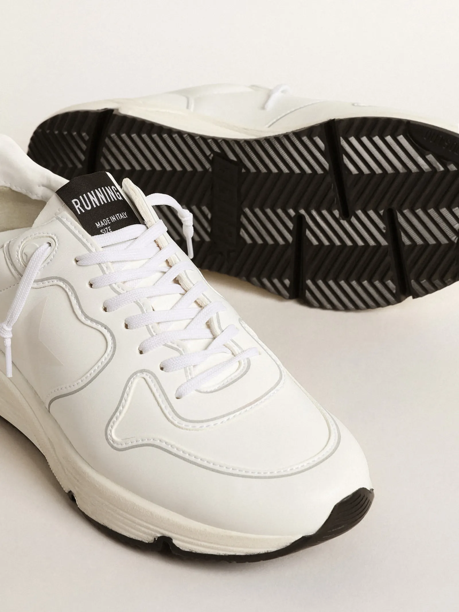 Sale Golden Goose Running Sole Feminino com base vegetal e estrela e talão brancos Tênis 100% vegano