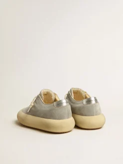 Outlet Golden Goose Sapato Space-Star Masculino de suede gelo com estrela perfurada Cabedal de suede cinza gelo