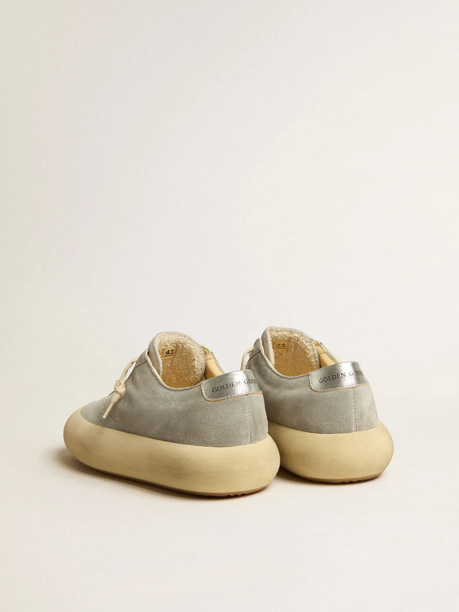 Outlet Golden Goose Sapato Space-Star Masculino de suede gelo com estrela perfurada Cabedal de suede cinza gelo