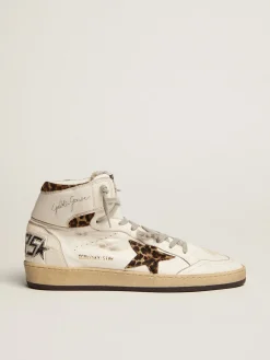 Shop Golden Goose Sky-Star feminino com assinatura e inserções de cavalinho leopardo Cor: branco