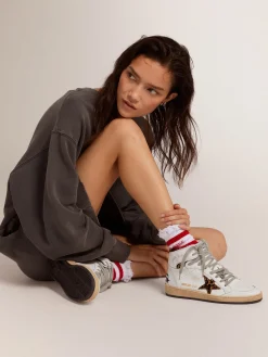 Shop Golden Goose Sky-Star feminino com assinatura e inserções de cavalinho leopardo Cor: branco