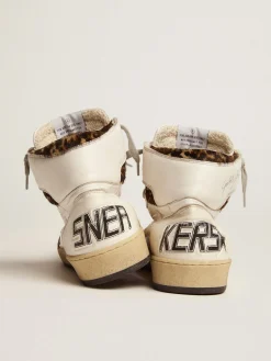 Shop Golden Goose Sky-Star feminino com assinatura e inserções de cavalinho leopardo Cor: branco