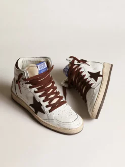 Store Golden Goose Sky-Star Feminino de napa branca com estrela de suede chocolate Cabedal de napa branca