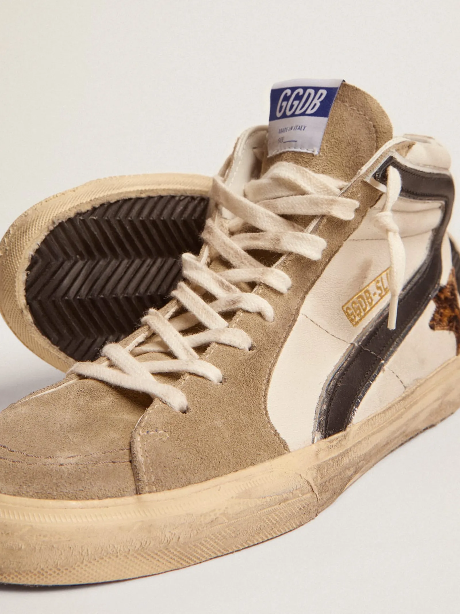 Shop Golden Goose Slide Masculino com estrela de couro cavalinho estampa leopardo e lista preta Cabedal em napa branca