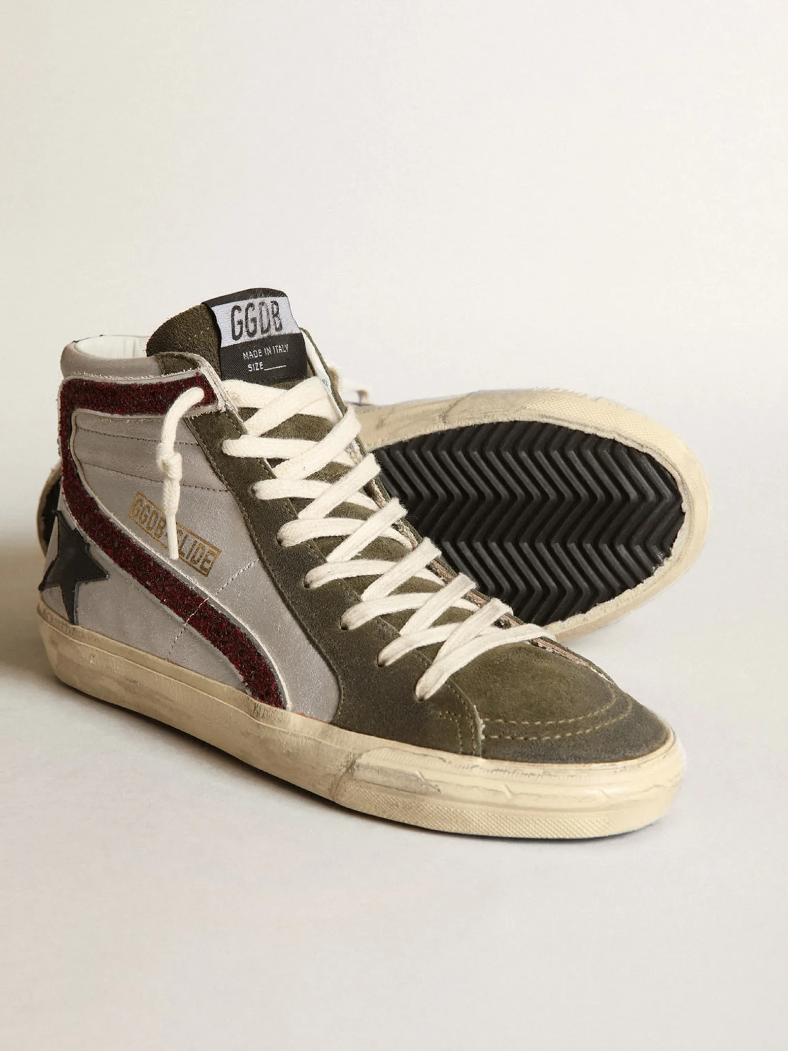 Best Sale Golden Goose Slide prateado com estrela de couro preto e lista de glitter Cabedal de suede prateado efeito metálico opaco com tons nude