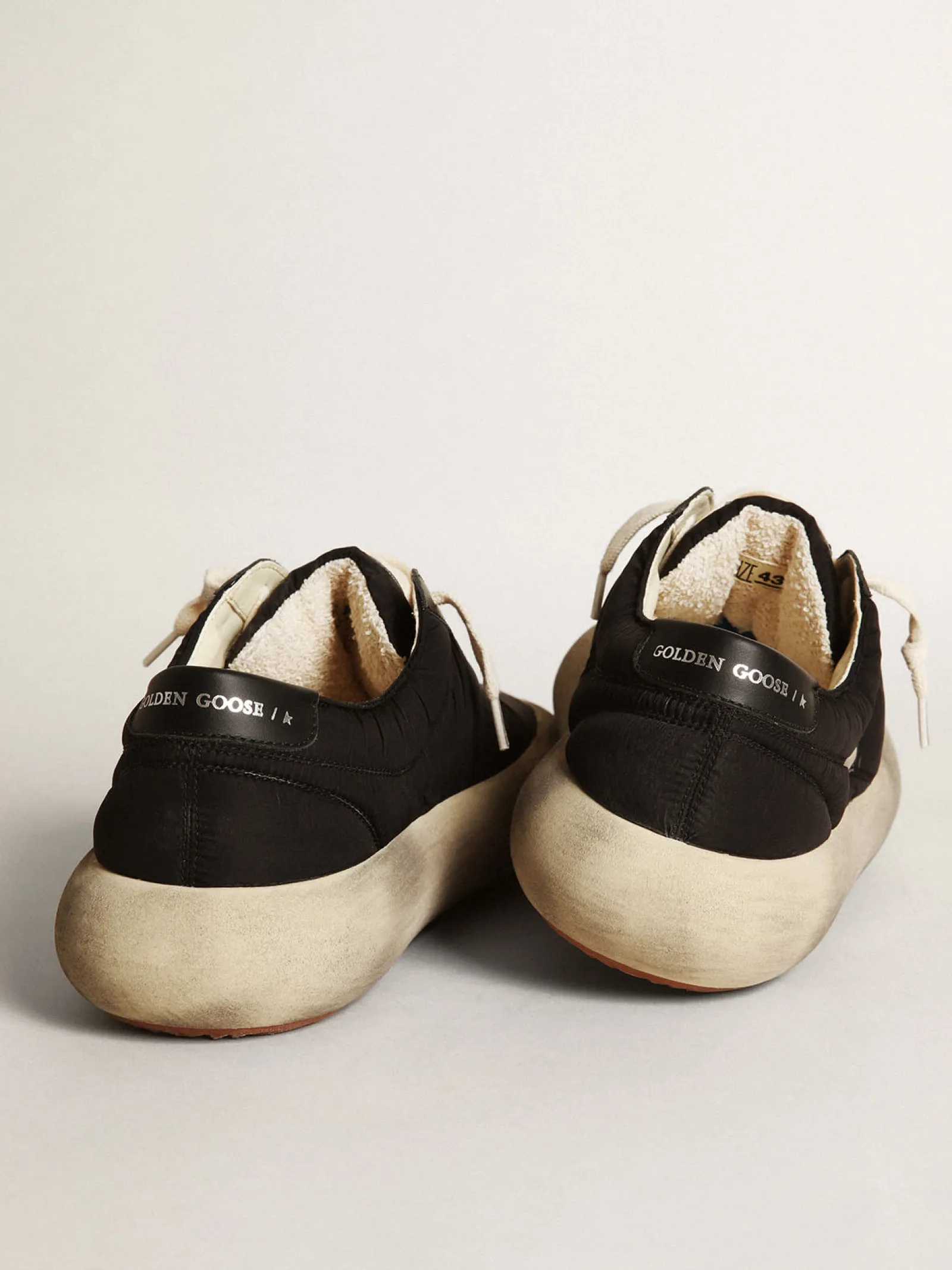 Best Sale Golden Goose Space-Star Masculino de náilon com estrela e talão de couro preto Cabedal de náilon preto