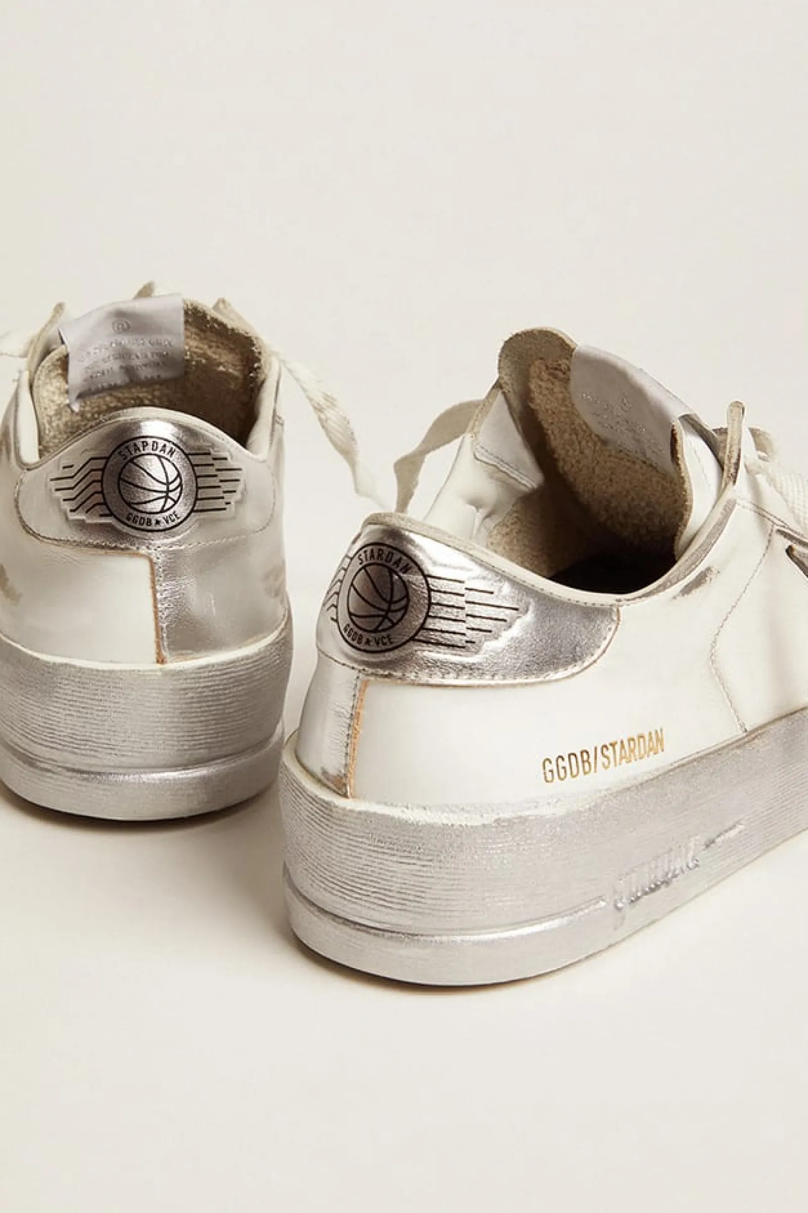 Best Golden Goose Stardan com estrela e talão de couro metálico prateado Cor: branco