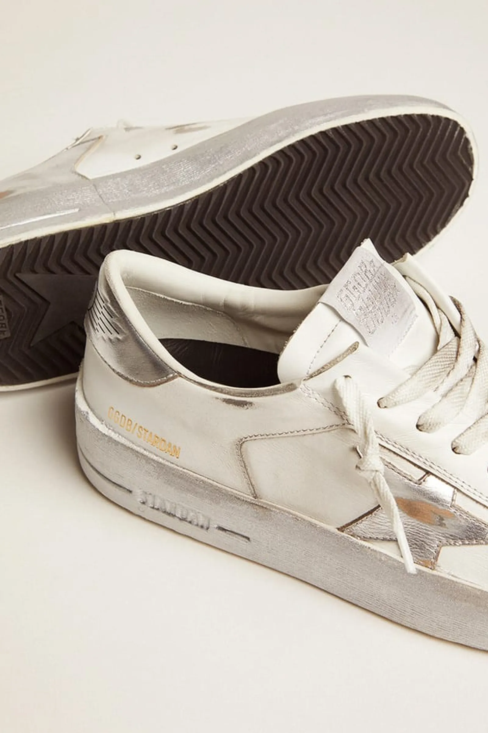 Best Golden Goose Stardan com estrela e talão de couro metálico prateado Cor: branco