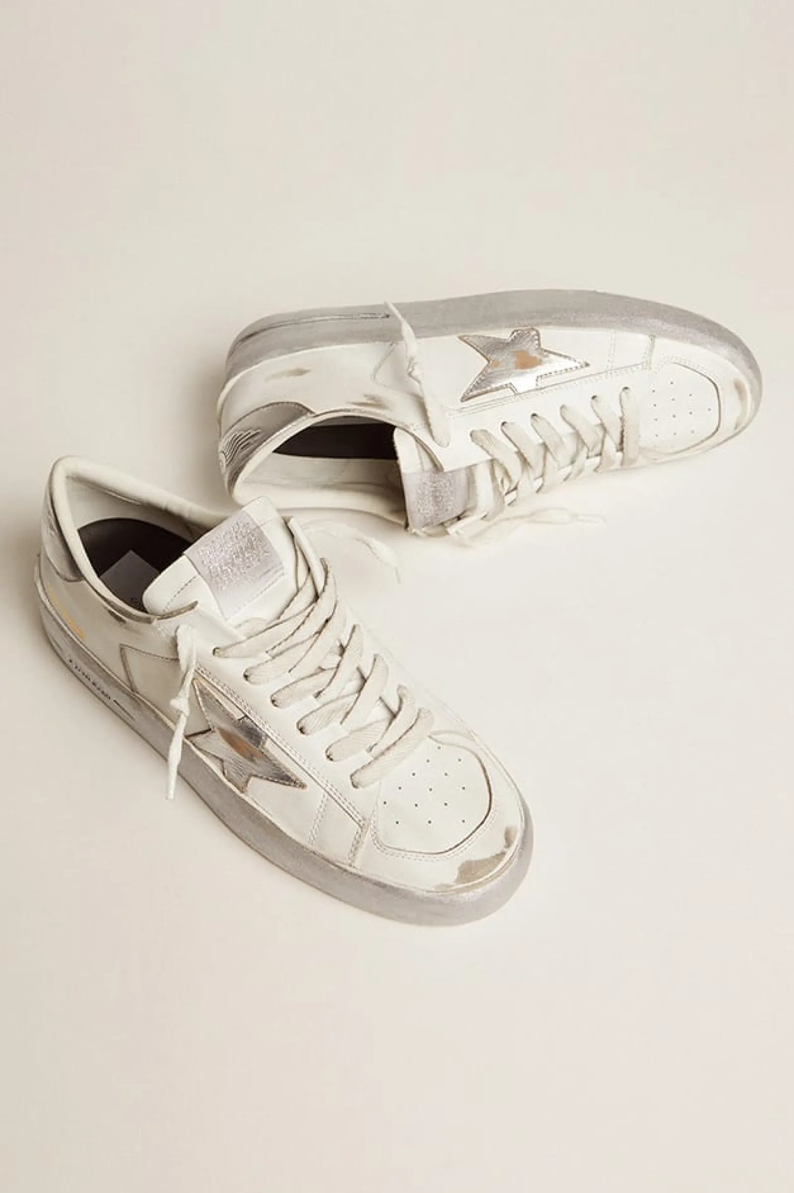 Best Golden Goose Stardan com estrela e talão de couro metálico prateado Cor: branco