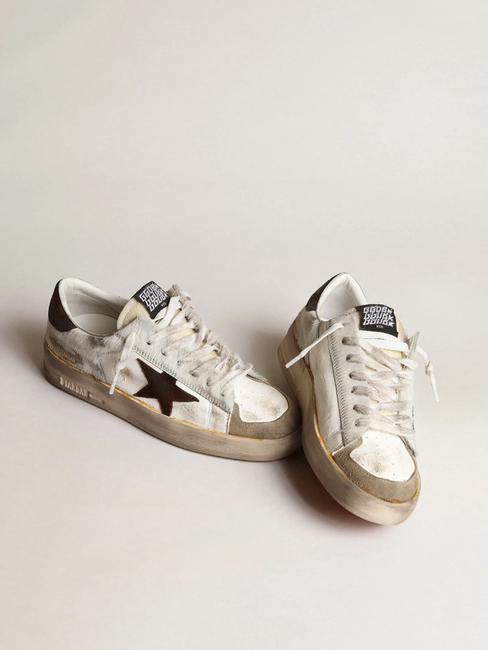 Fashion Golden Goose Stardan Feminino napa e cavalinho com estrela de suede marrom Cabedal de napa cor creme e couro cavalinho branco