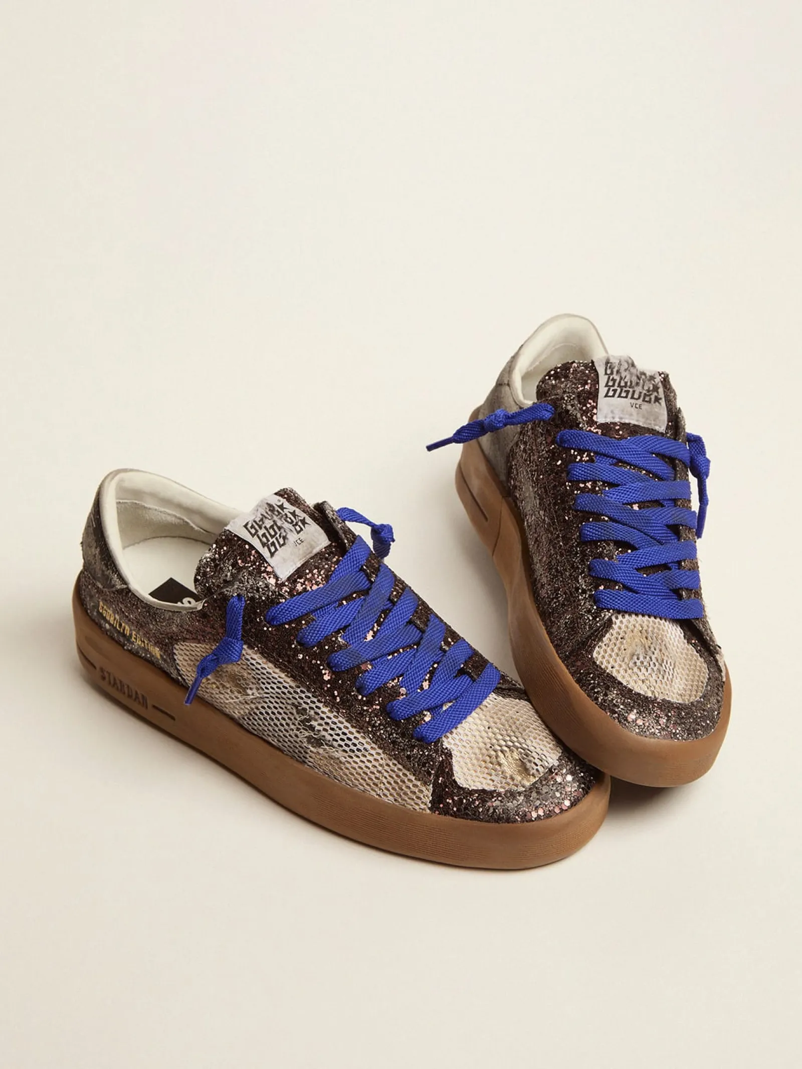 Fashion Golden Goose Stardan LAB feminino com cabedal de glitter marrom e estrela preta Cabedal de glitter marrom escuro e inserções de tela
