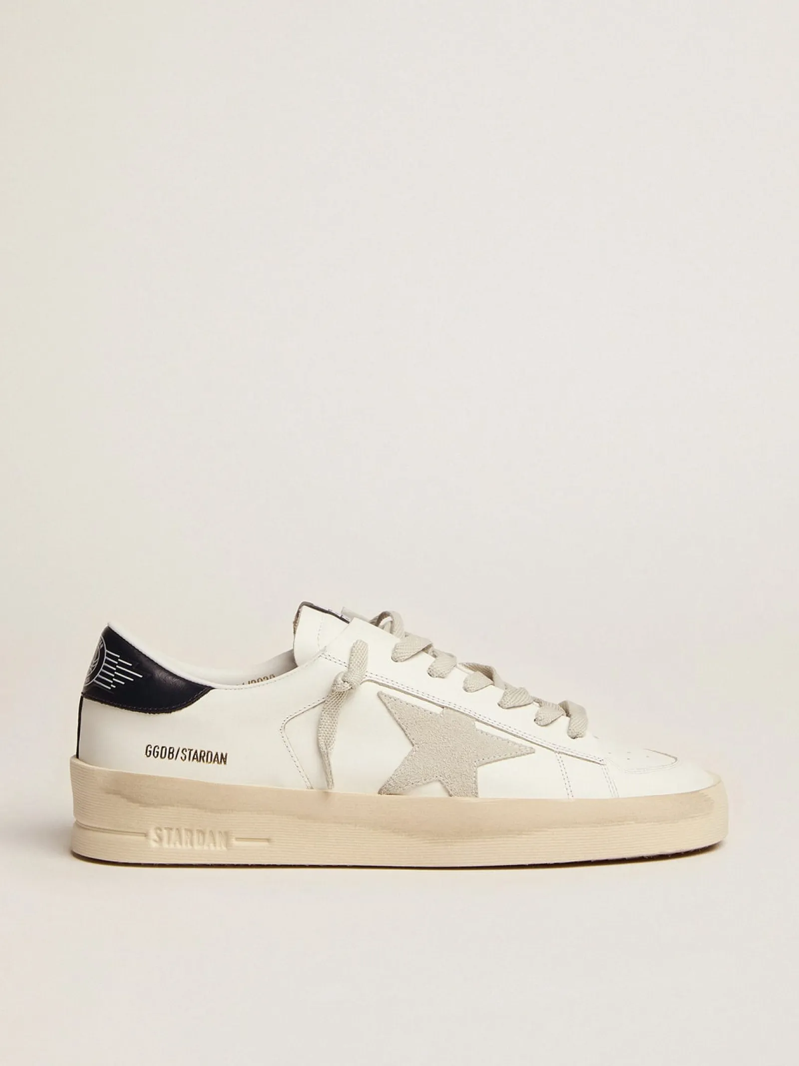 Cheap Golden Goose Stardan masculino com estrela de suede cinza gelo e talão preto Cor: branco