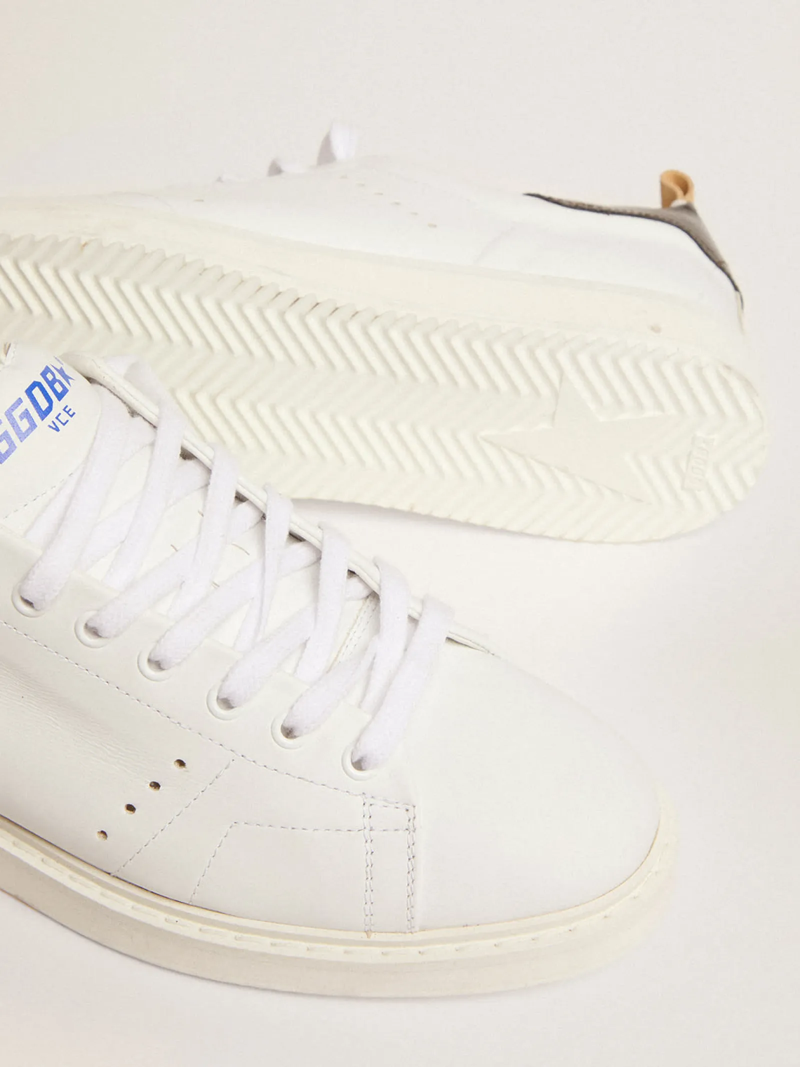 Fashion Golden Goose Starter Masculino de naplak branco com talão de couro envernizado Cabedal em naplak branco